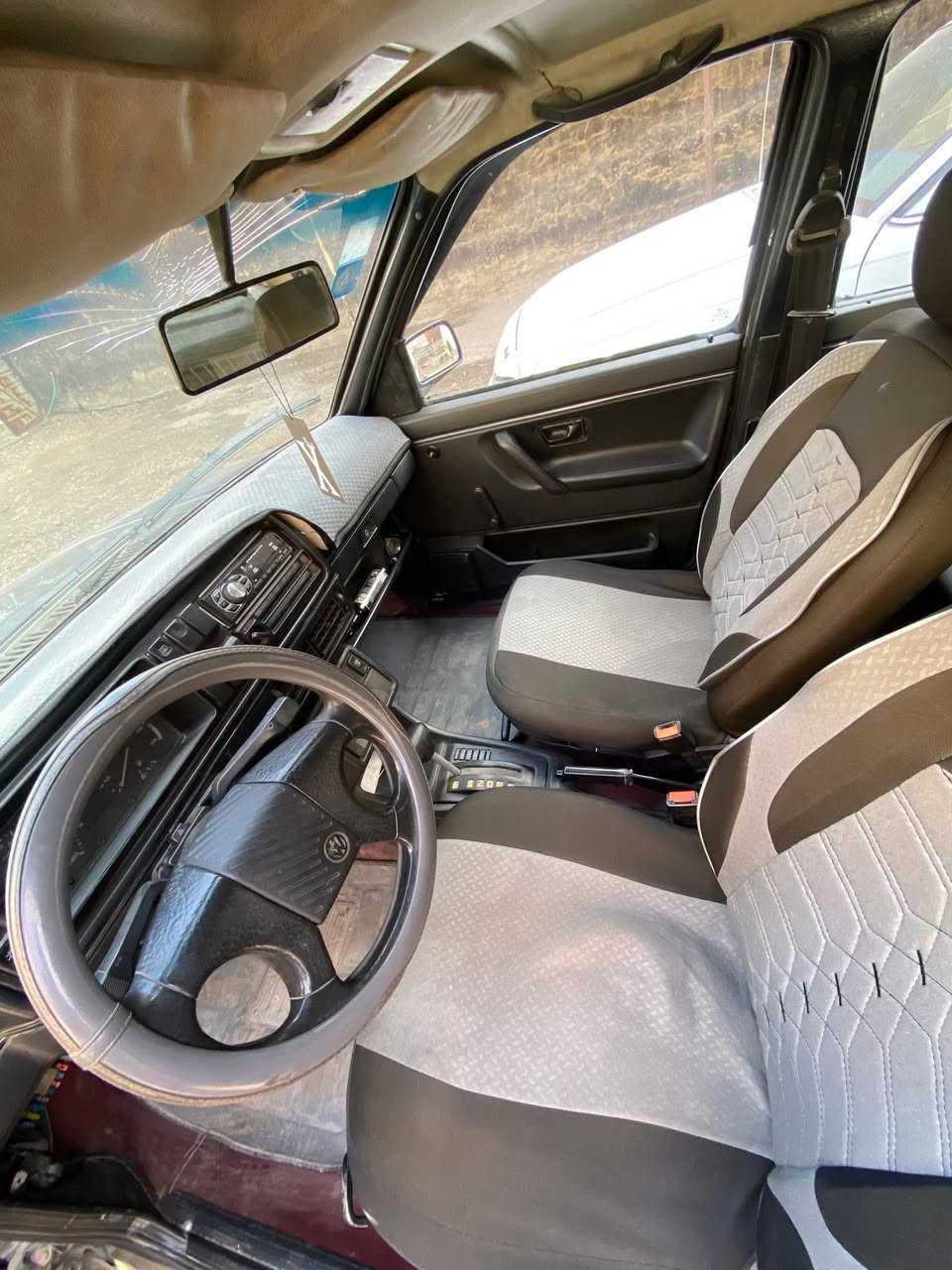 سلام عليكم  
گولف موديل 91 بأسمي 
مكينه گير نظيفات مشط ستيرن درايم شفتات دبلات جدد يعني حداده وصدر نظيفه 80‎%‎ بيها بوش وطبلات 
تايرات جدد دسكات بلكات باتري فيت بم 
مصبوغه عام بدون حادث ولا ضربة 
غرفتها حلوة ، تبريدها عاطل 

مكاني بغداد البياع تقاطع درويش 
السعر 33 ما متواجد بالفيس 
الشراي يتصل ***********
ملاحظه : اخوان اريد تحويل مباشر ف اتكاتب بعقد مروري واحول
