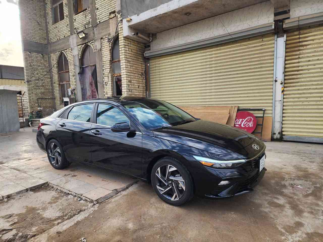 سلام عليكم للبيع فقط 
هونداي النترا ٢٠٢٤ زيرو ماشيه ٣الاف
 لون اسود فول مواصفات1/1
 حادثه جاملغ وشويه من باب خلفي بجم كبس بدون ايرباك وصور حادث مرفقه 
مواصفاته فول 1/1 
بصمه +تشغيل عن بعد وترحيب
محرك الفين دوش 
فتحه سقف سلايت 
كشنات جلد +تدفئه بلكشن 
شاحن وايرلس 
شاشه متصله كبيره عدادات الكتروني
لايت عدسات +لد نهاري
حساسات اماميه 
سيتم صوت بلادي
لد متغير بلدشبول 
استيرن هيتر تدفئه
منافذ شحن خلفيه
كامره دواره تحكم استيرن كروز سرعه مثبت سرعه رادار امامي وجانبي توقف ذاتي تحديد مسار قياده ذاتيه نظام وظعيات قياده وباقي 
رقم اربيل ترقيم جديد تحويل مباشر 
السعر ١٧٤ ورقه وبيه مجال بسيط 
مكاني بغداد ورا علوه الرشيد يم القوس 
اي استفسار/ ***********
                 /***********
