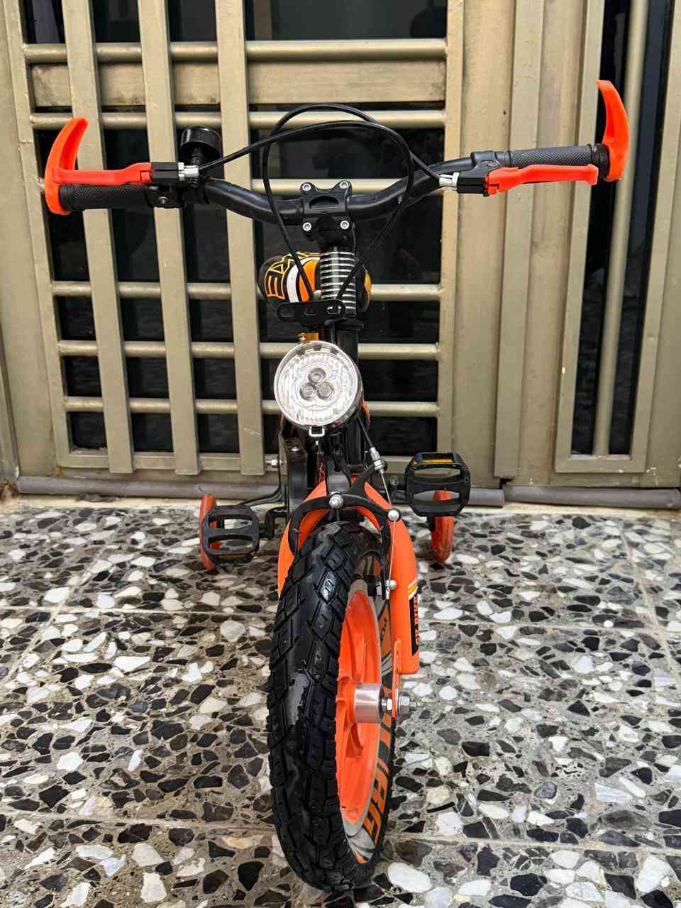 السلام عليكم 
اغراض للبيع كل صوره عليها السعر
الامكان الحسينية الأتصال ***********
