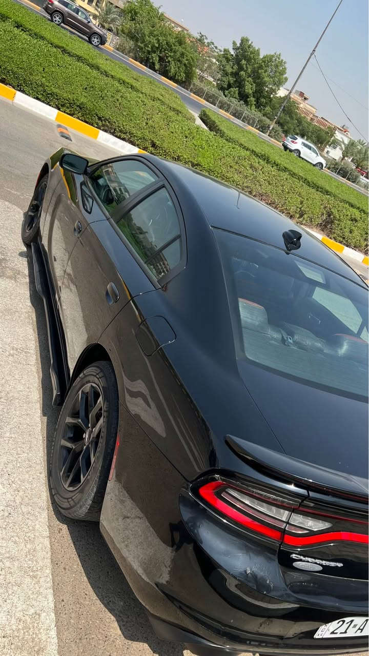 دوج جارجر 2017 لون أسود بدون صبغ 
تبديل قطعتين نفس اللون بنيد و باب فقط
السعر 179 ورقة و بيها مجال بسيط
 v6 محرك ستة سلندر 3.6 
فئة sxt نص فول 
مواصفاتها : 
١- بصمة تشغيل و تشغيل عن بعد 
٢- شاشة جبيرة و كامرة 
٣- لايت أمامي زنون
٤- داخل جلد و تدفئة بالكشنات 
٥- كرسي السايق كهرباء 
٦- هيتر بالمري
و باقي المواصفات المعروفة + حجر البيئة البلاد موجود
عليها ادامة كاملة و لا كلوب مشتغل بالدشبول
عبوة كاملة فيول بم جديد / تايرات جديدة / منظومة احتراق بالكامل 
تبريدها ثلج الحمدلله 
ماشية ١٢٠ ألف 
حادث السيارة سطحي من امريكا بس البنيد و مبدل نفس اللون صور الحادث مرفقة بالمنشور و الجاملغ مال سايق بي بارد و ايرباك راجع سستم
و انطخ عندي باب السايق يمي و بدلته نفس اللون 
يعني بدون صبغ ( فقط قطعتين مبدلات نفس اللون )
السونار مرفق كذلك بالمنشور 
مكاني بغداد / السيدية 
*********** بغداد, العراق
