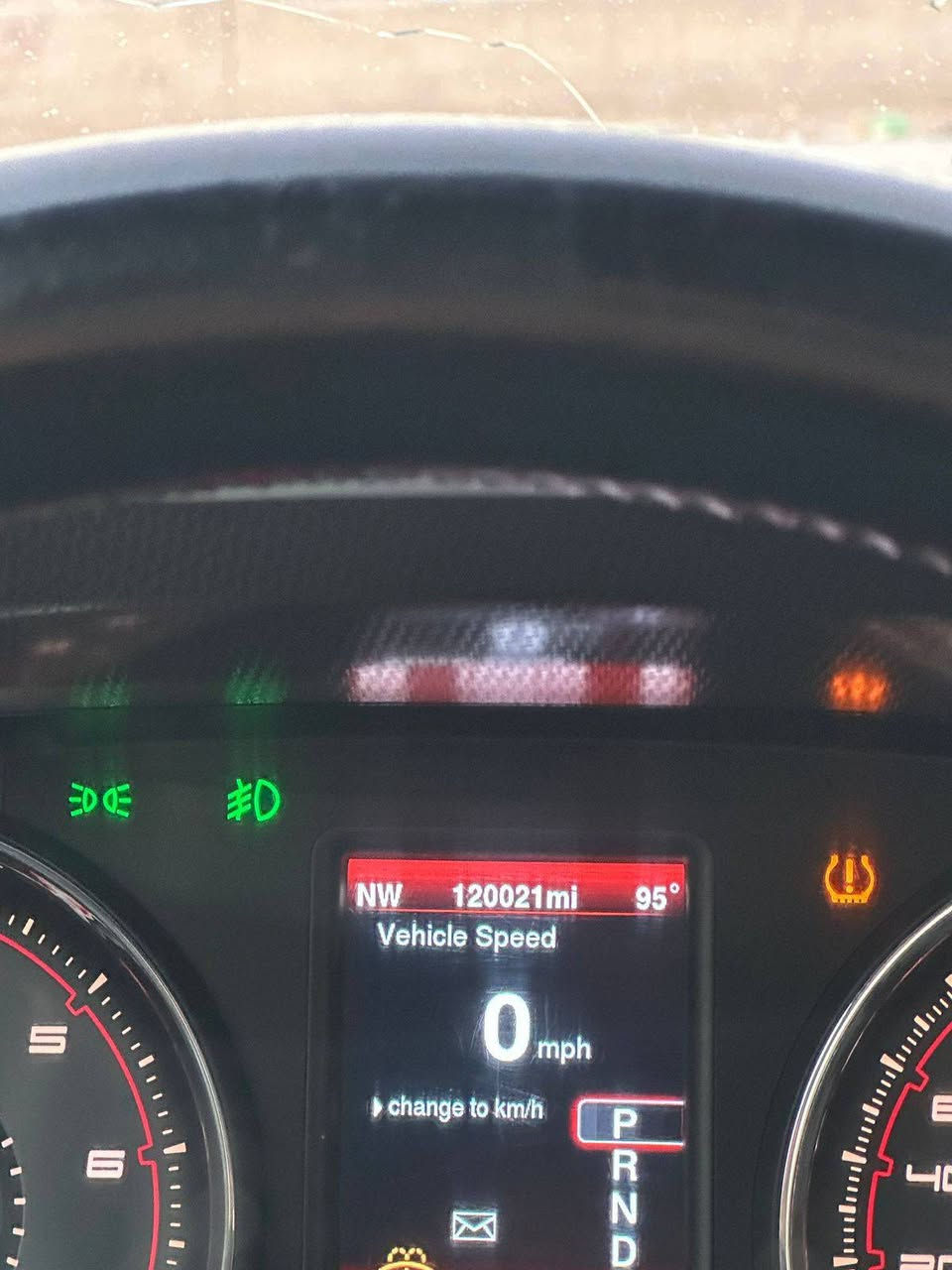 سلام عليكم اخوان جارجر  لبيع ٢٠١٣ كامل المواصفات رقم شمالي هزة جديدة تحويل ثاني يوم سيارة مامشتغله خط مال جناي حادثها فقط باب جهه السائق وجاملغ امامي 
السعر ١٧٥ وبيها مجال حك الجية 
موبايل وات ساب *********** والله يرزق الجميع
