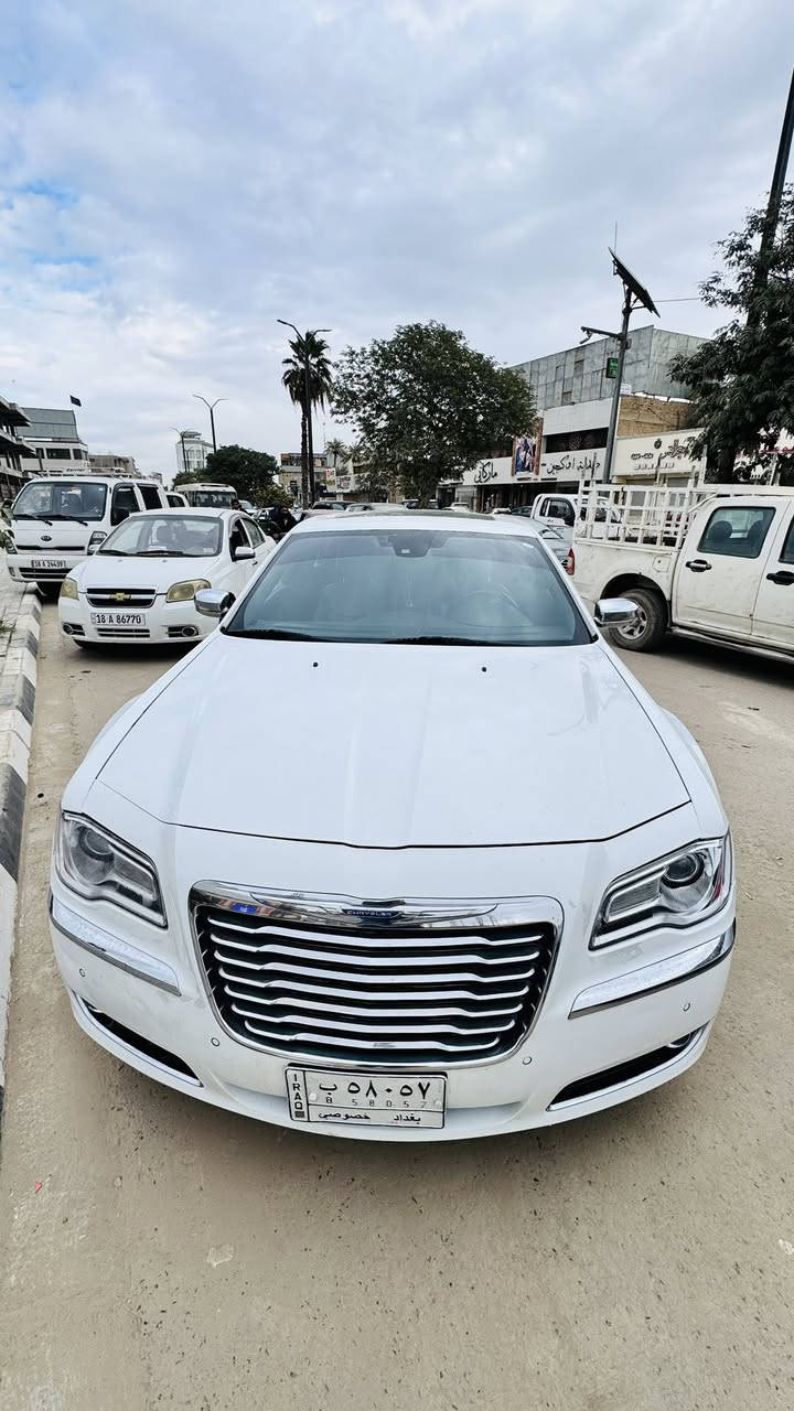 اوباما 2011 فئة C بلاتينيوم هيمي 5700cc
داخلة كلين تايتل السيارة وهنا بالعراق صار بيها كم مكان بارد و PDR صغار جداً والسونار مرفق مع الصور
ماشية 127 ميل
المواصفات فول للأخير 
شنو بالك بيها 
برده خلفيه 
سيستم صوت الباين 
بانوراما
تشغيل عن بعد
كشنات امامية تدفئة وتبريد
كشنات خلفية تدفئة
تحكمات ستيرن
مرايا جانبية هيتر
مرايا قلاب
تبريد قطعتين
كشنات خزن
ستيرن كهرباء
ستيرن تدفئة
وباقي مواصفات فئة C المعروفة
رقم بغداد 
تحويل ثاني يوم

مكان السيارة الحلة / القاسم 

***********
