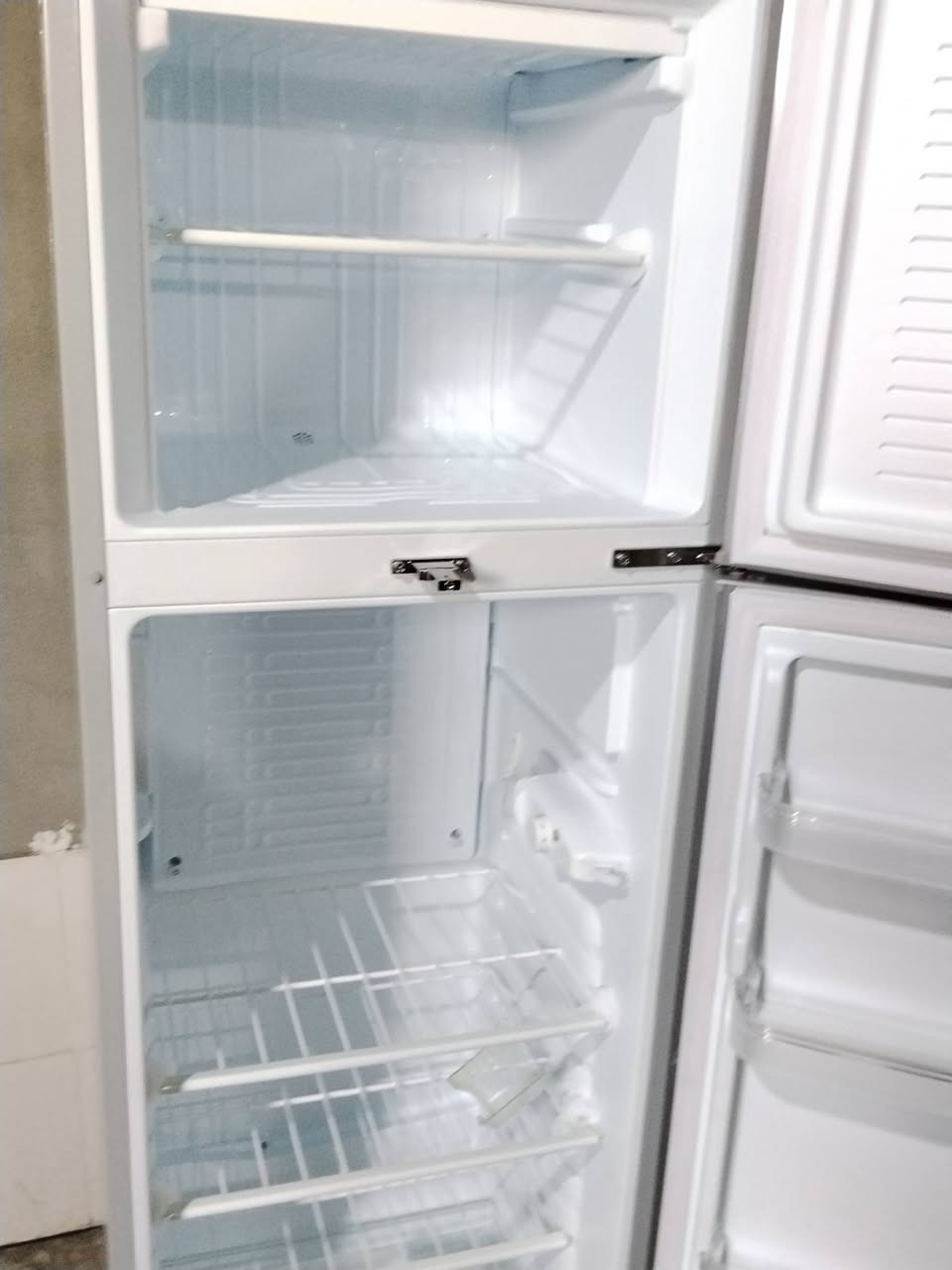 السلام عليكم عندي ثلاجات   جدد مال جناي.   ١٢ قدم ++١٦ قدم  جدد وليست مستخدمات العنوان بعقوبة صناعه الثالثه عل عثمانيه وعندي خدمه توصيل ***********
