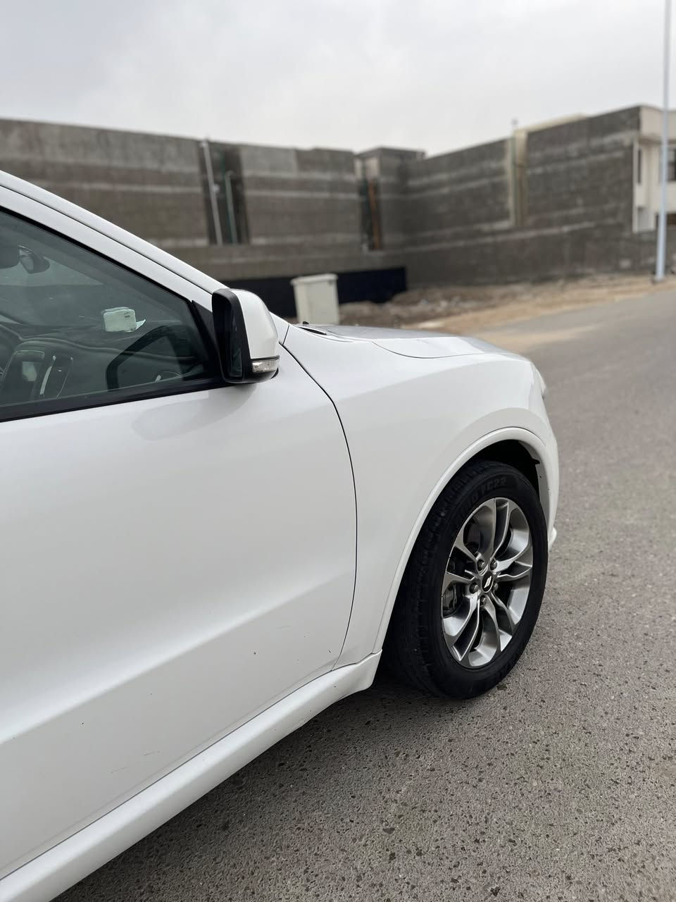 السلام عليكم 
دوج دورنكو 2019 للبيع 
فول مواصفات GT PLAS
بيها جاملغ الايسر ضربه خفيف ومصبوغ 
بيها 3مكانات بارد 
مواصفاتها 
فتحه سقف 
تشغيل عن بعد
صندوق كهربائي 
كشنات كهربائيه 
تدفئه ستيرن وكشنات اربعه 
شاشه جبيره 
حساسات خلفيه 
توقف ذاتي عن الرجوع 
نظام ايكو و نظام سبورت 
خاصيه توفير الوقود عن الوقوف 
تحكم ستيرن 
مثبت سرعات 
نقطه عمياء بل مرايات 
اشاره بل مرايه 
ماشيه 119
عنواني بصره حي القضاة
السعر 275 وبيه مجال
***********
