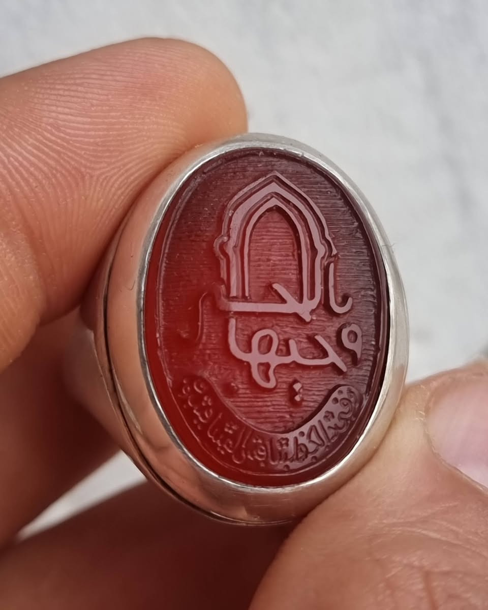 عقيق يماني مخطوط خط يدوي المبدع الأستاذ سيد كافي 
  🔥وفيت بالكفين والساقين يا وجيها بالحسين🔥
بصياغه يدويه ثقيله البحرين للبيع مكاني بغداد يوجد توصيل إلى جميع المحافظات للبيع فقط  أحبتي الغوالي ما اراوس بس ابيع 
***********
