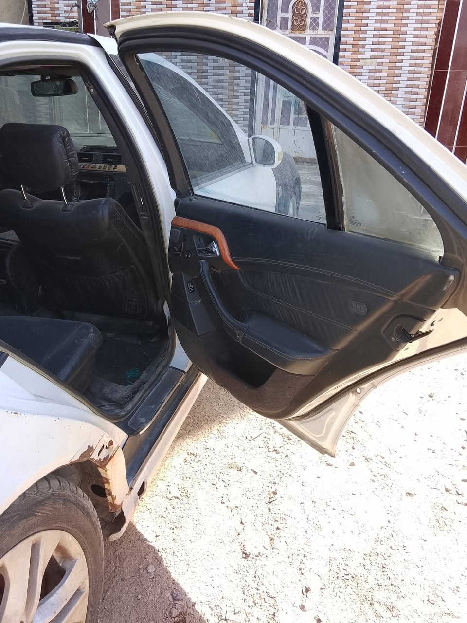 سلام عليكم البيع مارسدس غواص S رياضي مديل ٢٠٠٤ مكينه ٨ سلندر رياضي سياره مداكر او دعاميه فيبر كلاص خفت وزن دواخل حلوه كهربائيات شغال بيها نواقص بصيطه سياره ادوات بيها فقط رقم بدون سنويه سياره كفاله كص يعني حاويه سعر 25 او بيها مجال ماكو هيج سعر مكاني البصره رقم الهاتف ***********

