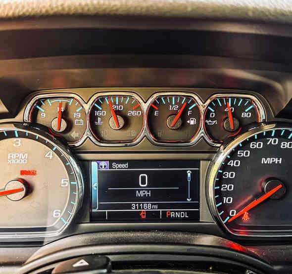 تاهو 2020 جديدة جديدة ماشيه ٣١  الف حقيقي   

ســعــر ✅  ٣٦٨ قابل للتفاوض 

مواصفات السيارة 
داخل جلد
كراسي امامية كهرباء 
كراسي هزار عند اقتراب السيارة من اي شي 
كراسي امامية  خزن ميموري 
كراسي امامية تدفئة و تبريد 
تحكم بالتبريد خلفي
كروس سرعة
فول تحكم استيرن
شاشة عرض الاعطال
كير اوتو و عادي
حساس خلفي
مانع انزلاق
منضومة زنون عالي ناصي 
فور ويل
دبل باتري من امريكا 
شاشة امامية كبيرة  
كامرة خلفية 
تشغيل عن بعد
قاصة سرية
صدر كير محرك  كفالة
ضرر السيارة تبديل جنطة فقط بدون ايرباك 

للتواصل  
***********
مكان السيارة ديوانية ديوانية
