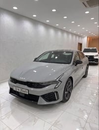 كيا K5 GT Line 2025 • K5 GT Line • كيا K5 • سيارة K5 • لون أسمنتي • جل...