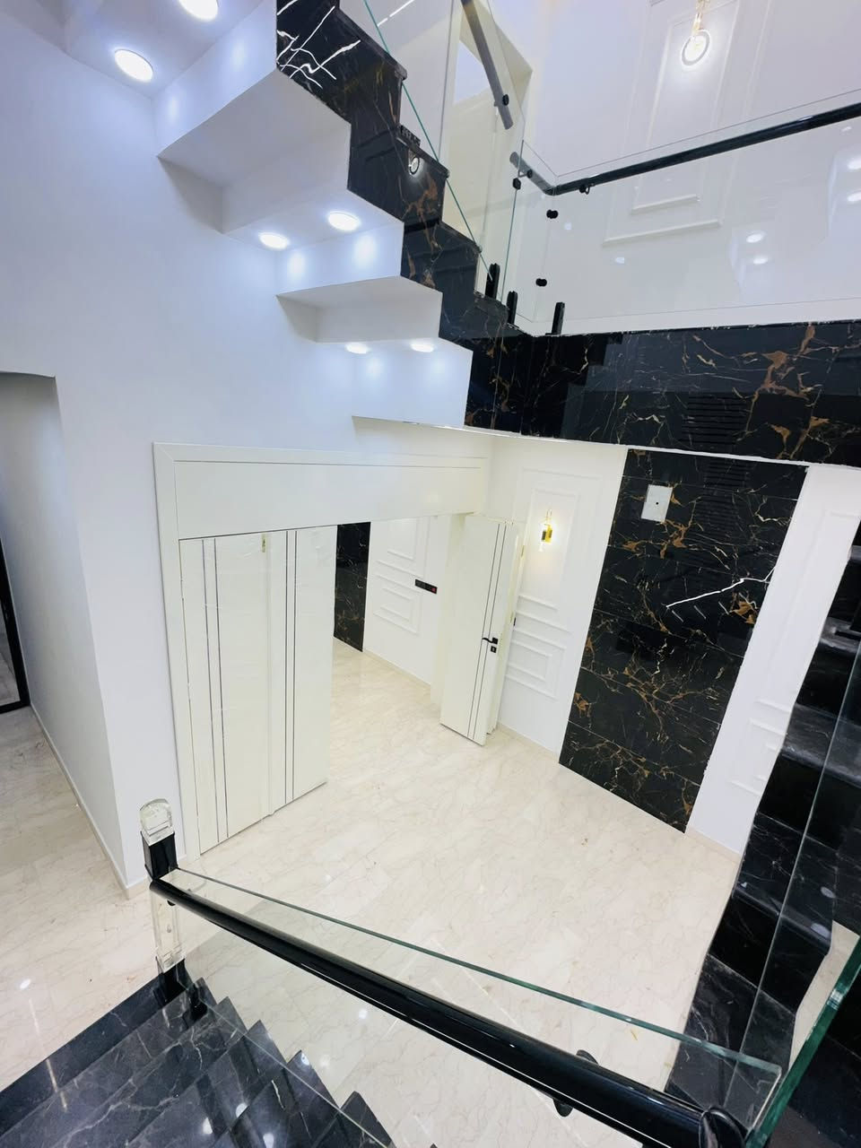 دار  للبيع  حي سلام خلف سايدين المستوصف مساحة 100 متر

#بيت_للبيع : #بالــنـجـف - حي السلام  على شارع 10 موقع مميز 

  (  🔴  تابع_التفاصيل_الكاملة  🔴  ) 
_________________:
دار سكن -  #حديث

مساحة دار 100 متر vip

طابقين --
🔘
__________________:
الموقع البيت : النجف- حي السلام
 

——-----:
( المجموعة #الغرف 🔸في  الدار3 غرف  نوم ) 

     #يتكون الطابق الأرضي_____

🔹غرفه  نوم
🔹 صالة
🔹 مطبخ 
 استقبال مفتوح على صاله 
🔹 مجاميع صحيات 
🔘 طارمة + صحيات 

———————----------------
#الطابق_الثاني_يحتوي _على : 
📌 غرف نوم عدد 2 غرف  نوم و مجميع صحيه 
 

➖➖➖➖➖➖➖➖➖

#للاستفسار أكثر يرجى الأتصال أو المراسلة🔰

أو زيارة-المكتب النجف الأشرف-حي السلام         
        سايدين سلام جامعة قرب حسين قفطان
مجاور الساحل للمرمر 

-***********_📲واتساب- اتصال ☎️

-
____________⤵️______________ :

مستعدون للتنفيذ البناء الدور حسب الطلب ❗
➖️ 
      لدينا_كادر هندسي متقن للبناء

 #بأحدث_التصاميم_العصرية_الحديثة

كل ما عليك الاتصال أو المراسلة على واتساب

تصميم - تنفيذ -اشراف - مقاولات - عامة 
. ___________:

احصل على عقار أحلامك معنا، نحن مكتب عقاري موثوق، ومتخصص في تلبية احتياجاتك السكنية والتجارية ❗

لمعرفة السعر علق ( تم)

***********

‭0781 153 0145‬

***********
مكتب الشارقة
