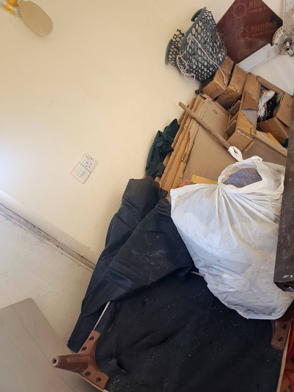 سلام عليكم غراظ معمل دوشمه البيع كمريسر حجم كبير 250 نظيف وكلشي ما بي كتر كص جديد وصيني هيه ولميز حديد ومدسات دوشمه وسدس مزدوج وىف واحد يعني الله شهاد هواي غراظ صونده مال هوه فوك 50متر كبس هواي غراظ يعني معمل كامل نقص شي قليل تجي وتشوف   سكويه مال تقريم جديده يعني ما بي نقص بس مكينه خياطه ولولب وجم ميز اني عفتهن من شلت ابيع  هيج ما ابيع حاجه وحده كلهن شيله وحده رايده قفل 750الف وهاذه رقمي***********
