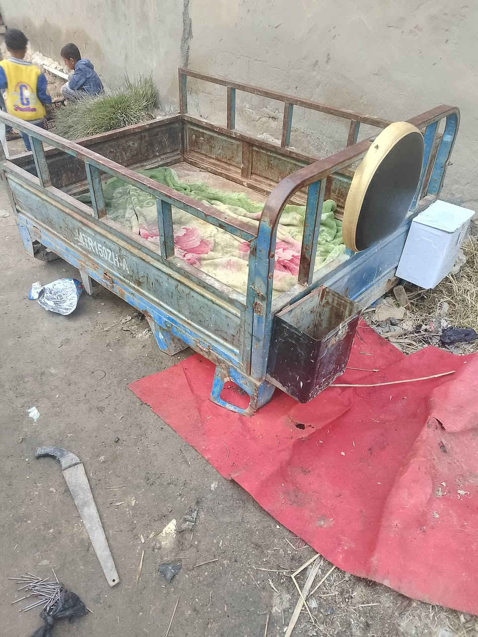 بدي ستوته لبيع السعر 300 وبي مجال المكان الرميثه التصال على هاذه الرقم ***********
