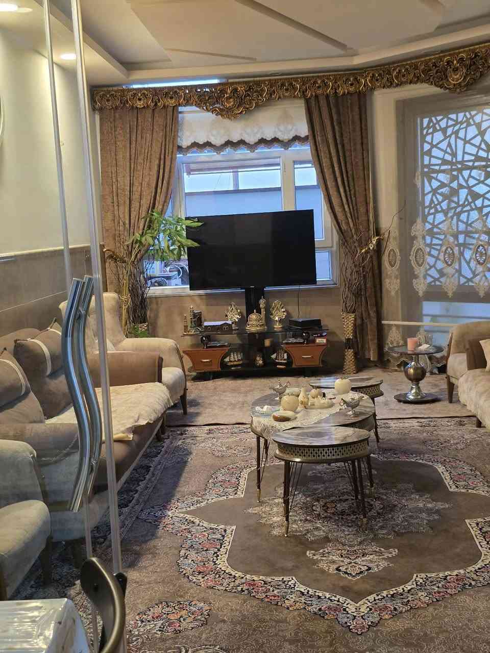 السلام عليكم دار للبيع بضهر دانيه ماركت مقابل اعداديه عبد العزيز موقع مميز بناء حديث ٢٠٢٣ مساحه الكليه ١٧٠ متر البيت بأسمي تحويل مباشر طابو الزهور.      للأستفسار اتصل   ***********
