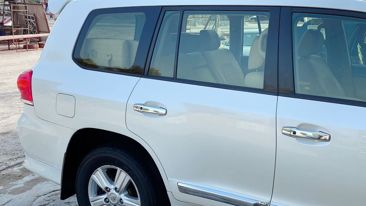 السلام عليكم الاندكروزvxr موديل 14 محرك 5700  فول مواصفات  مكفوله من الضربه والصبغ للبيع مكاني البصره المعقل السعر 450
***********
