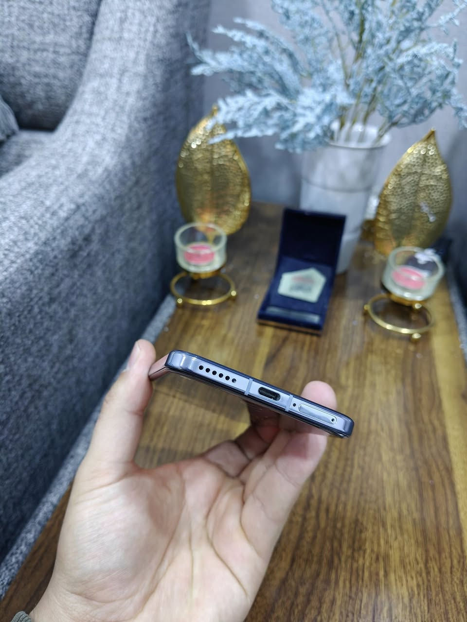 سلام عليكم
للبيع فيفو X200
اللون المميز 
الشاشة:6.67  - 120 هرتز - AMOLED

الذاكرة:512/12

الكاميرا من زايس 50 + 50 + 50 

المعالج:Mediatek Dimensity 9400 

البطارية 5800 سيلكون كاربون  - 90 واط
بطارية 99% 
نظافة 100% 
بدون ملحقات 
السعر 625 وبي مجال 
مكاني نجف توصيل متوفر
***********
