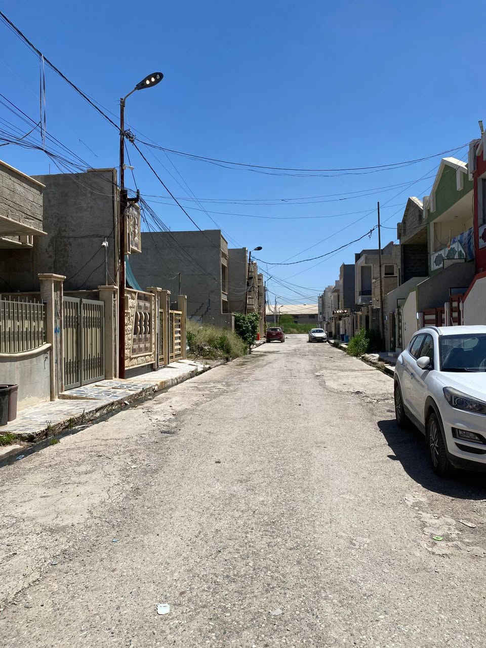 دار للبيع في حي الملايين الاولى 
مساحة الدار 112م واجهه 5
* الدار نظام شقتين معزول 
مساحه كل شقه 112م 
تحتوي كل شقه على 2 غرفه نوم ومطبخ وصحيات واستقبال 
*موقع الدار قرب معمل الاخشاب 
صنف الدار زراعي حق تصرف 
لمعرفه السعر أكتب تم 
أو مراجعه مكتب مدخل حي الملايين الاولى مكتب أرض التميز للبناء والعقار 
اي استفسار يرجى مراسلة الصفحة او الاتصال ع الارقام المذكورة⬇️⬇️
***********
***********
