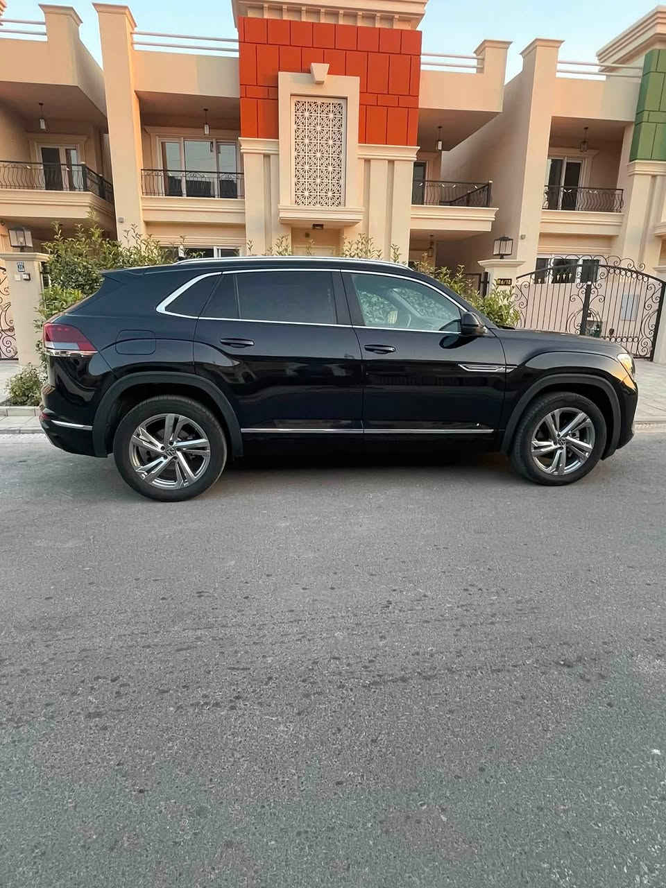 فولكسفاغن

اطلس  sel r-line موديل 2024
ماشية 25000 الف كيلو متر 
كلين تايتل 
محرك 20 توربو 

مواصفات السيارة 
بانوراما 
كشنات تدفئة وتبريد 
استيرن تدفئة
صندوق كهرباء 
تشغيل عن بعد 
مراقبة النقطة العمياء 
مقاعد كهرباء 
عدسة لايت متحرك 
انارة محيطية
ابل كار بلي 
4motion
تشغيل عن بعد 
بردات خلفية 
كشافات ضباب 
رادار امامي خلفي مانع تصادم 
قيادة ذاتية 
مثبت سرعة 
داتا شو 

داخل جلد مشمشي 
 
تبريد قطعتين 
مرأة السايق تظليل تلقائي 
 ملاحظة السيارة بيها كتاب تظليل من المرور 
هزة جديد 
سنوية لسنة 2031 

سعر السيارة 370 ورقة وبيها مجال 
 مكان السيارة اربيل 
للاستفسار الاتصال على الواتس اب ***********
