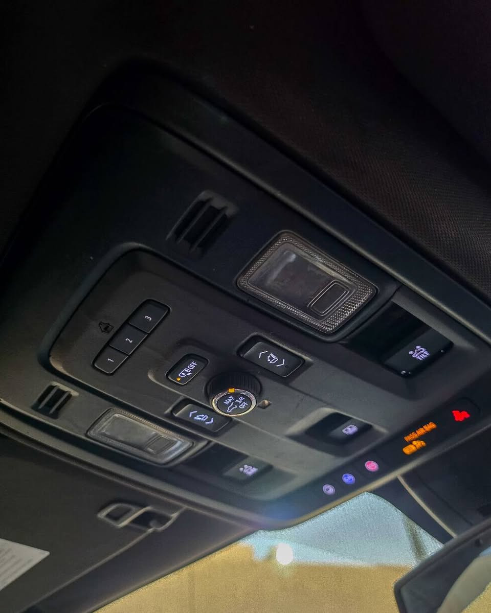 تاهو 2021 Tahoe 
 للبيع او المراوس بلاسايد او توليرايد او سرونتو  حديث 
وارد أمريكي لون احمر بدون حادث كلين تايتل 
بيها بوسه + شخط والباقي مكفول 
مواصفات LT فول 1/1
١_بانوراما سقف طويل 
٢_كشنات جلد لون مميز +كشنات كهربائية
٣_ 5بصمات 
٤_شاشه كبيره وشاحن وايرلس 
٥_ جنطه كهربائية
٦_ويل كروم حجم 20 
٧ كشنات منفصل VIP 
٥ كامرات 360درجه 
تبريد تدفئة بالكشنات
سستم سماعات مضخم Bose
محرك 5300 المرغوب 
الشاصي 1GNSCNKD5MR143614
 رقم اربيل باسمي تحويل ثاني يوم سنويه جديده 
السياره مضلله رسمي 80% وبيها كتاب من المرور 
 السعر 400 وبيها مجال 
*********** كربلاء, العراق
