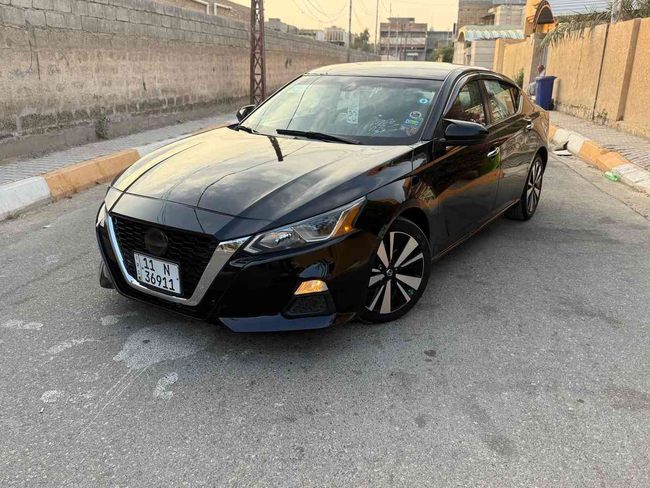 🚗 للبيع نيسان ألتيما. موديل 2020 فئة S
وارد أمريكي / رقم بغداد   بأسمي شرط التحويل  رقم الدولي الجديد هزه وفحص وسنويه وارقام كله جديد 
محرك مكفول مسوي ادامه كامله حتى الزيت جديد🔧 / كير مكفول ومبدل دهن وفلتر 
صدر مكفول وايضاً مسوي ادامه 
 حادث السياره طخه بسيطه بالجامرلغ والبنيد  فقط ارباك ستيرن فقط … والباقي كفاله عامه 
  سونار بيها  صفاح موس مكفوله كفاله عامه    
مواصفات السيارة S معروفه شاشه جبيره وكاميرا خلفيه كشن كهرباء. 
 رادار امامي وتوقف ذاتي كروس سرعه تفاعلي بصمة صندوگ بصمة بيبان وتشغيل بصمه  محرك 2.5 لتر / 4 سلندر اقتصادي وقوي تنفس طبيعي 
شاشة لمس وسطية 8 إنج مع بلوتوث و USB وكار بلي  
سستم كامل سبورت رياضي 
نظام سبورت 
نظام أمان حديث (ABS / Airbags)
تصميم أنيق ورياضي بلون الاسود      
سيارة كاملة مكملة تجي تفحص وتشوف بعينك كعدتها حلوه وسيارة ما تصرف عليها كلشي سعر 125 وبيها مجال للشراي وبالعافيه ع الياخذها سياره كامله وبدون نقص ومناسبه جداً جوه السوگ واحله من الصور الله شاهد  
مكان السياره ديالى بعقوبه  التحرير
***********
