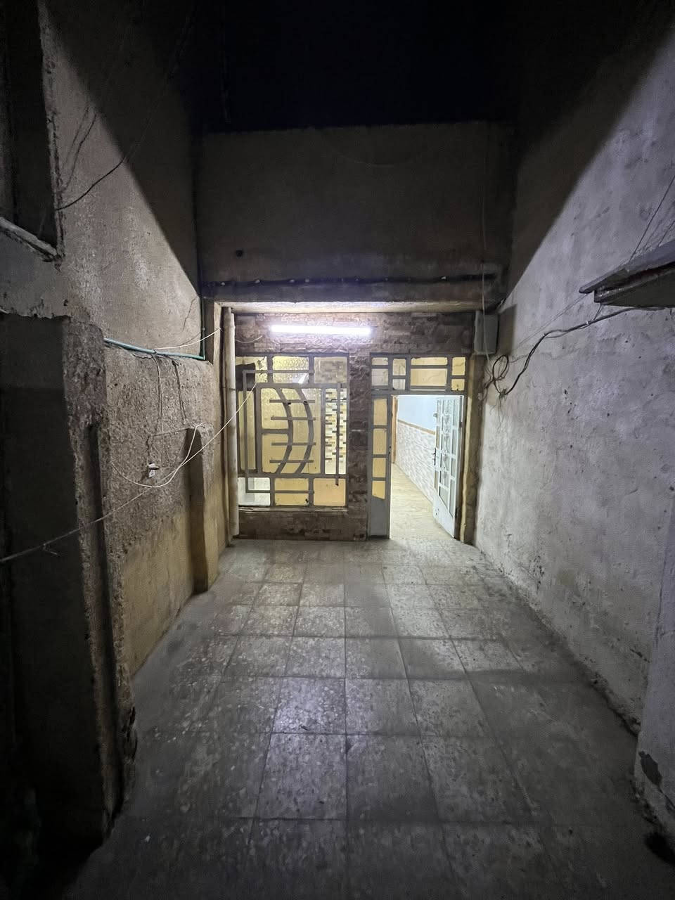 السلام عليكم
دار للإيجار في منطقة الشعب مقابل سوق 4000 مجاور روضة السندباد يعني بالطابو
يتكون من كراج واستقبال وهول بيه المطبخ والملحقات وترك وغرفة نوم وسطح بي تانكي وماطور وسخان جاهز اليوم
الاجار 400 للاستفسار ***********
