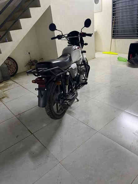 دراجه كي واي   للبيع او مراوس ب ايراني 
دراجه شرط كله شغال 
بدون اي عيب و جاهز 
مابي برغي ناقص 
***********
