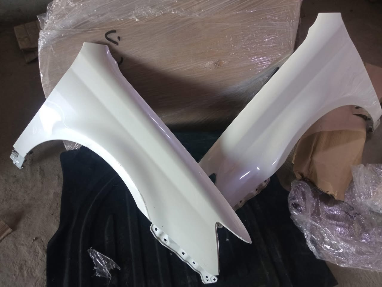 متوفر 3 بيبان امامي افلون وجاملغ نظاف كلش (٢بيبان خلفي و1 امامي ايمن ) السعر 500 الف وبيهن مجال 
***********
