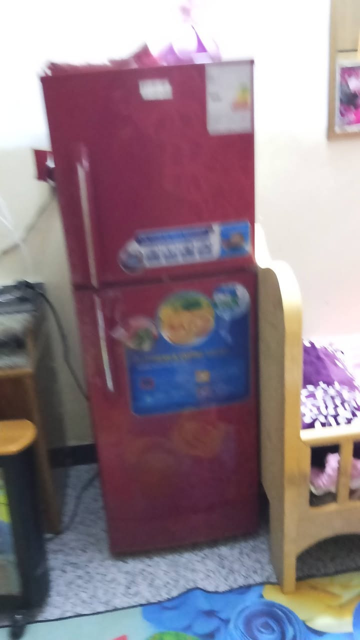 سلام عليكم ثلاجه للبيع مثل البصوره 175وبيه مجال مكاني ابو غرق وهاذه رقمي ***********
