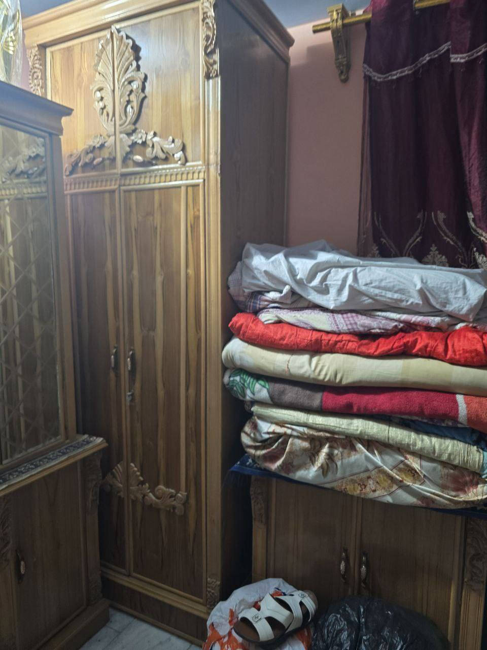 السلام عليكم غرف مسرح لبيع زان اصلي ماصارلي هواي من فصلتهه اخذتهه 3 ملاين ونص اريد ابيعه السعر 1700 مكاني بغداد الكمالية رقم ***********
