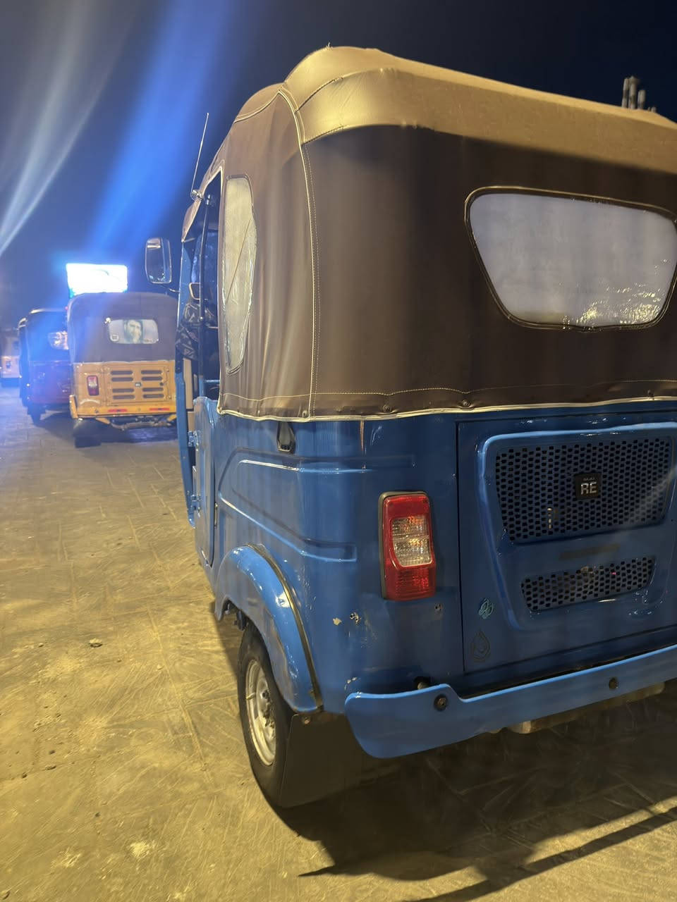 السلام عليكم تكتك ٢١ رقم بغداد إنكليزي بيها ملاحضات كهربائيات كامله مكاني بغداد مدينه الصدر***********
