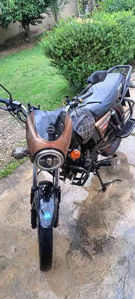 السلام عليكم 
دراجة دايوان موديل 23 مرقمة الرقم القديم الدراجة ماشي 52 الف كم المحرك بلادي ما مجفت عنواني ديالى دلي عباس سعرهة 1,800 واحد و ثمنمية و بيهة مجال رقمي *********** و بي واتساب
