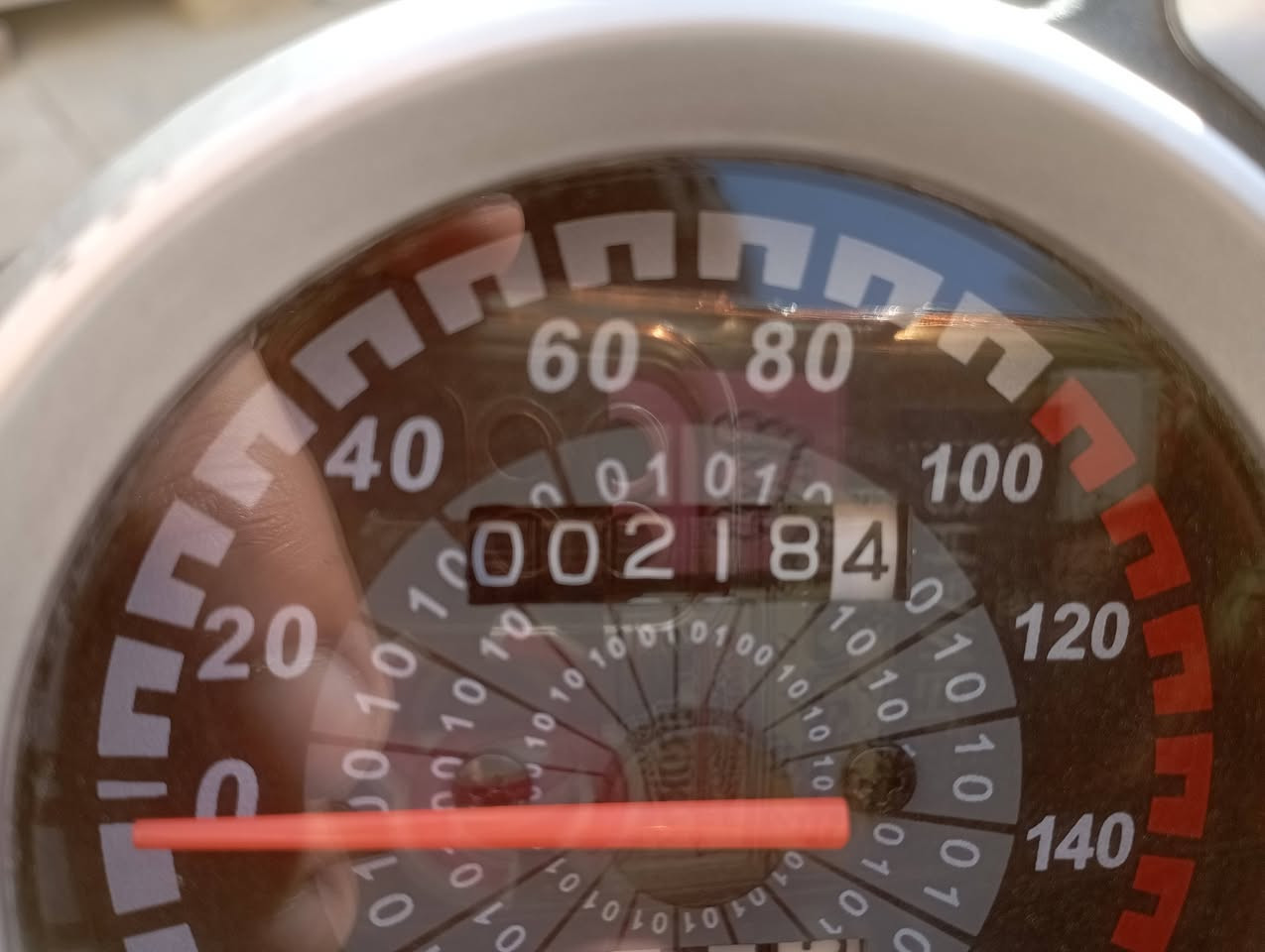 السلام عليكم شايننك اوراق اصولي (تترقم) مكفوله بالكامل صارله اسبوعين من طلعت من الوكيل ماشيه 220 كيلو بس مكاني حله الجمعيه سعره مليون وربع وبيه مجال قليل للتواصل *********** والرقم بي واتساب
