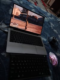 لابتوب • يحتاج تنظيف • ماوس كيبورد شاحن