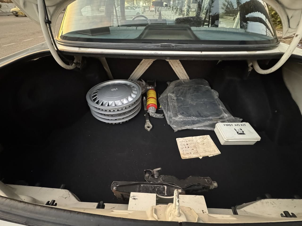 السلام عليكم
اولدز موبيل 1990 للبيع

سياره وضع شركه بدون حادث وبدون صبغ

محرك كير على الشركه برغي مانفتح بي

دواخل شركه تبريد تتفئا

أرضيات وصيدليه وكتلوكات الشركه وكبات

العنوان بغداد حي القاهره هاتف ***********
