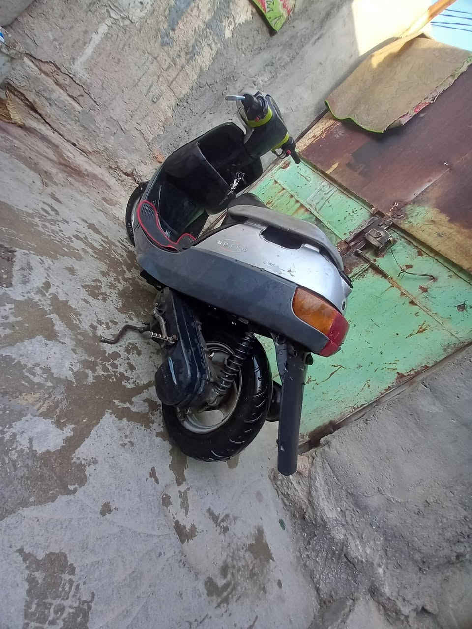 سلام عليكم شباب دراجه بطه للبيع دراجه جاهزه ونضيفه 
من مكينه دبلات تايرات كفرات الاقفاله مال الستيرن والكشن 
كله شغال نقصه فقط يدة السلف حتى باتري بيه جديد وشغال
جاهزه اي نقص مابيه سعره ب200 وبيه مجال بسيط مكاني 
كربلاء حي الغدير ***********
