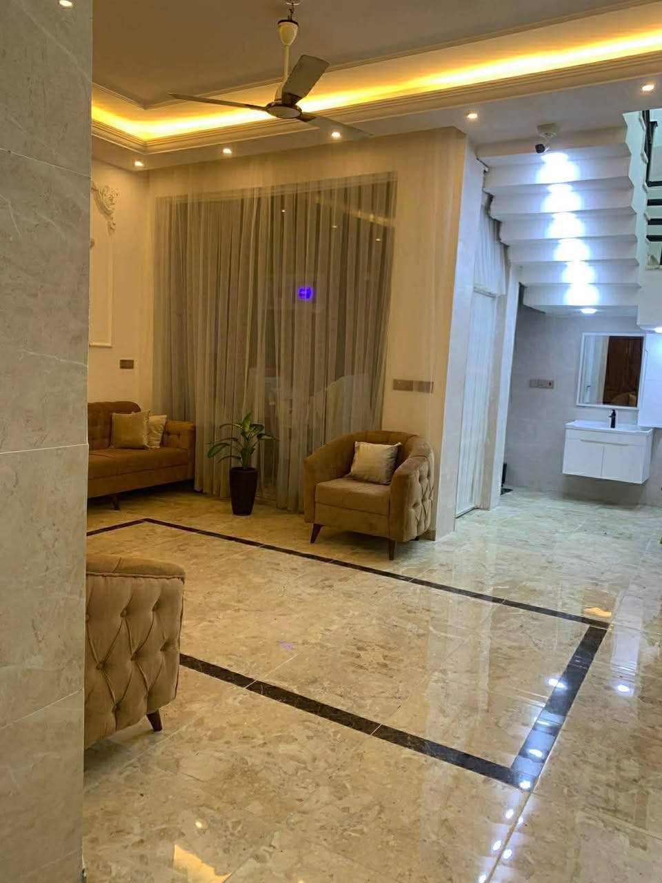 🛑(العنوان حي الصحه مقابل كوفي مارينا)🛑
🏠دار مساحه 100متر يحتوي 2نوم 🏠وباقي التفاصيل 🌴🥀موقع ممتاز 🌟قريب على شارع حي الصحه خدمات كامله🌈
للاستفسار ***********
