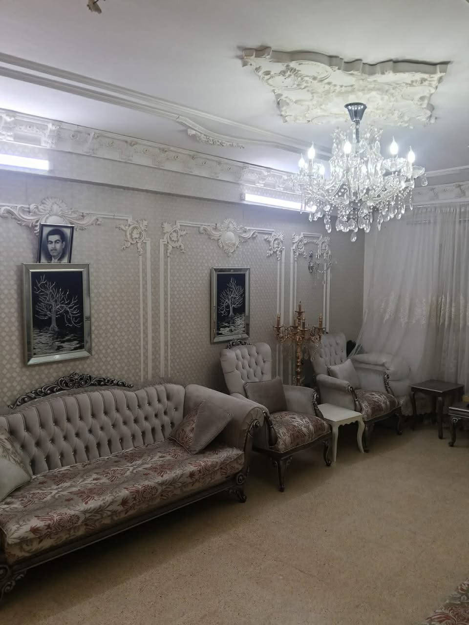 اعلان رقم 769
شقه ارضيه للبيع 
مؤثثه بالكامل تباع مع الاثاث
مجمع حي الحسين اول لاين
المساحه 145م
محتويات الشقه
3 غرف منام وصاله
وأستقبال وحمام عدد 2
بلكونه وحديقه وكراج سياره 
الشقه مطلوبه 10 مليون تسديد ع المشتري الشهر 80 الف 
السعر 130 مليون
#عقارات_احمد_للأستثمار_العقاري
للأستفسار 
***********
***********

