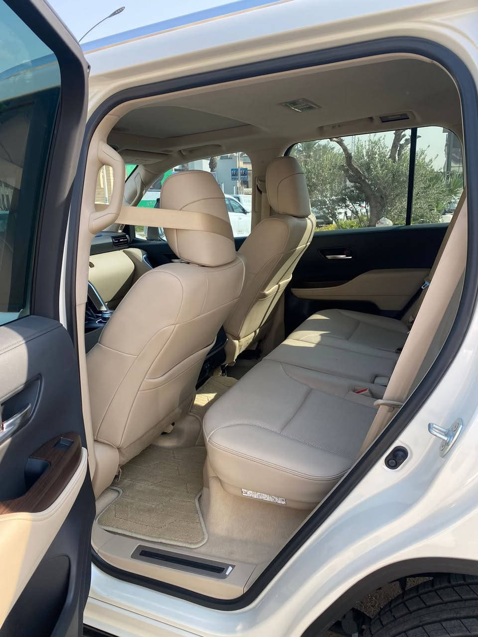 السلام عليكم 

لاند كروز GXR

موديل 2023 شركه ساز 

ماشيه تسعه الالف ( 9000) كم 
مواصفات 
فتحه 
تطبيق 
كراسي 2 كهرباء 
جلد 
تبريد كشنات 
شاحن واير ليس
سلكت سبيد 
فور ويل 
هاند بريك بصمه 
تشغيل عن بعد / بصمتين
بعد هوايا مواصفات 

السياره مكفوله كفاله عامه عدا شخط باب عكس السايق ومكحل وممبين السياره عل ايدي وباسمي 

السعر 66,500 $ 
مكان السياره بغداد 

‭0781 849 1991‬
