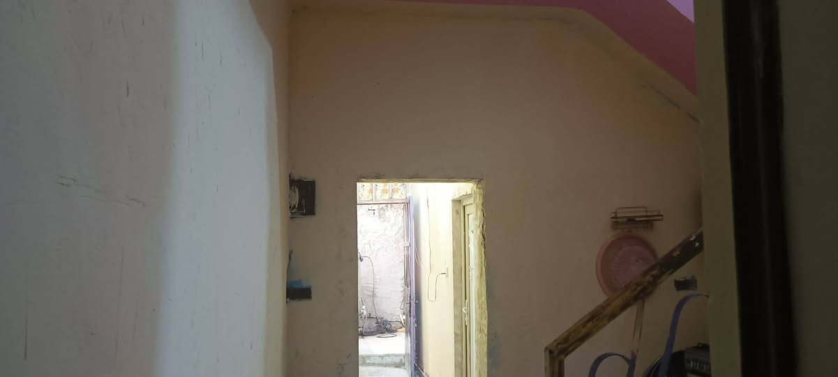 بيت البيع مساحة 120متر بي  غرفة صالة وستقبال تواليت خارجي حمام  بيت صب مسلح بيت بي ورقة طابو زراعي سند ٢٥ سعر 38علا شارع عريض مكان سبع قصو شارع ابو علي  يم حسبنية ال هاشم رقم ***********
