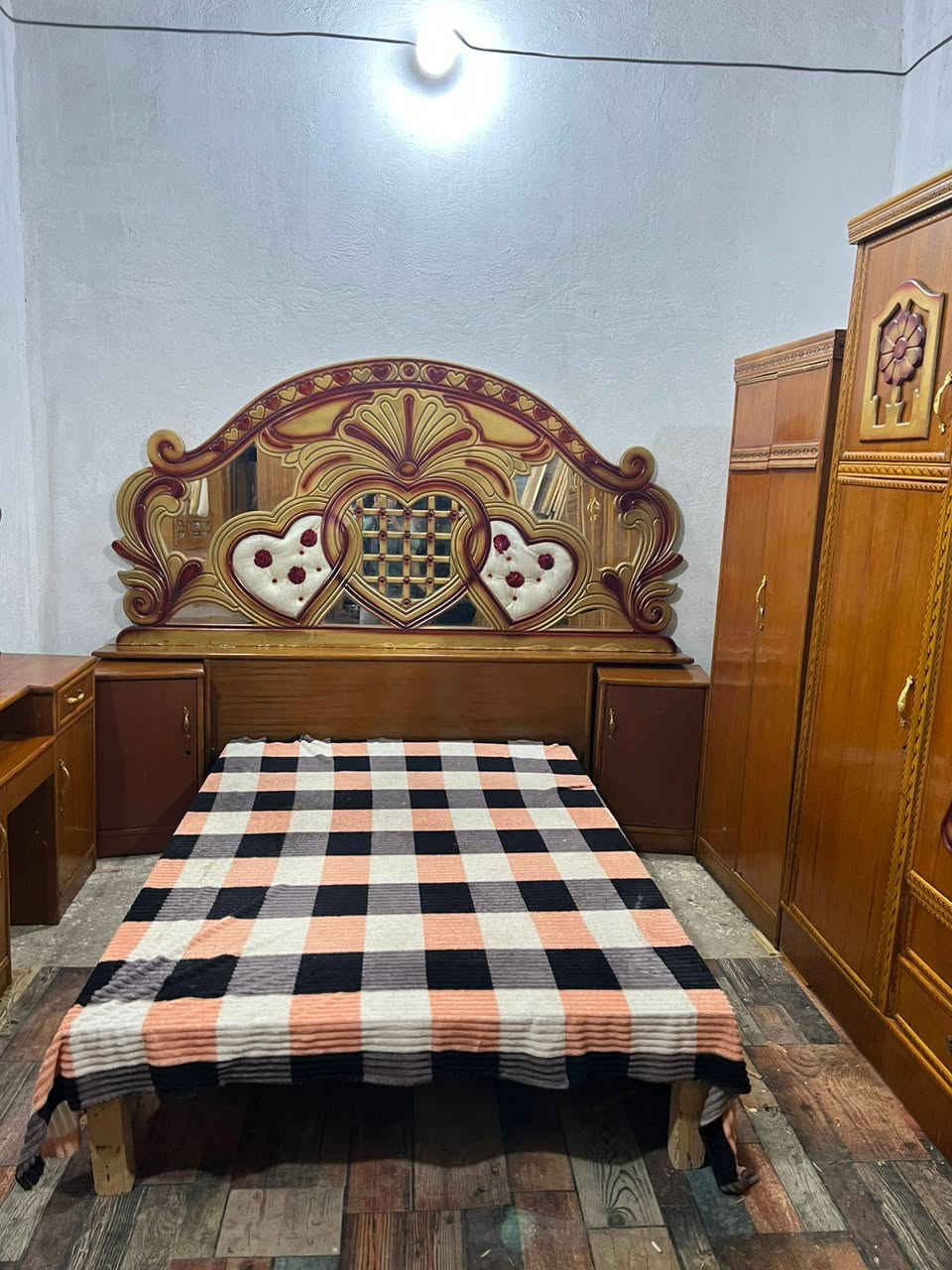 550غرفه اربع ابواب صاج زاويه كنتوريه الغرفتهم زغيره تفيدهم بغداد الحسينيه مال الراشديه وعندي توصيل ***********
