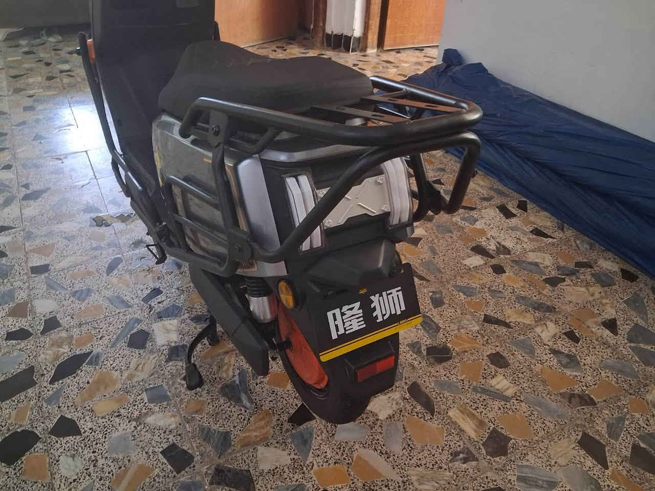 السلام عليك دراجه شحن للبيع دراجه جديده  صاله شهر من اشتريناه ستعمال قليل ٦ بطاريات فول الدراجه جديد عنوان  حله عنانه السعر ٧٥٠ وبيه مجالالرقم للستفسار ***********
