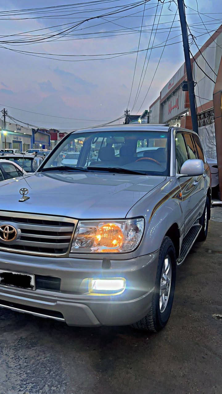 السلام عليكم لاندكروز ٢٠٠٦ لون سلفر رقم شمالي أربيل بأسمي السياره بدون صبغ عدا الدعاميه الاماميه مكينه ٦سلندر بلادي تخم تاير بيه السياره فتحة سقف داخل مخمل  فورويل درايف ،دبل تانكي حساسات أمامي خلفي اضافه إلى زراكات للأيت ، كشافات أماميه، ٧راكب ، وباقي المواصفات المعروفه السعر 205  وبيه مجال ***********
