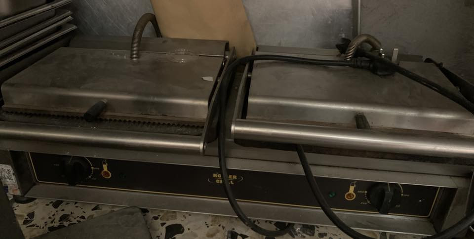 لبيع  عجانه وكابسه صاج مزدوجه استخدم جدا قليل 
لتواصل ***********
