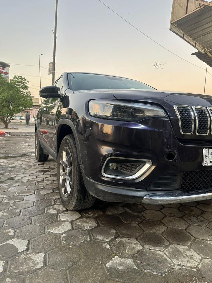 السلام عليكم
جيب شيروكي بزون

السعر 110$

الموديل : 2021 

نوع الحادث :  شجرة واكعه عليها بالاعصار بنيد وقمارة وزوج ابواب الايمن مبدلات يعني ابيع صبغ عام 

الــمــواصــفـــات :-

1 - محرك 6 سلندر 3200

2 - كشنات جلد اسود

3 - شاشة وسط للتحكم في ايعازات السيارة

4 - تبريد قطعتين امامي خلفي

5- لايت زنون + كشاف

6- رقم بابل مداور باي وقت مشروع وطني 

7 - تبريد ثلج ❄️

8 - منافذ USB امامي خلفي

10 - تحكم ستيرن جهتين

12 - نضام ABS مانع انزلاق

13- سايد بريك بصمة 

16- كشن حضن 

17- حساس خلفي

18-أوتو بريك

19- نضام قياده

20-تريشه كروم بلاد

21- بصمه

وبعد بيه هواي مواصفات السياره جاهزه 

مكان السياره نجف

صبغ عام سيارة حادثها شجرة واكعه عليها ع القمارة والبنيد 

*********** واتساب

***********اتصال
