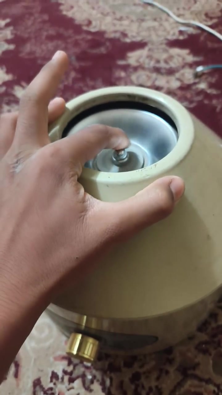 سنترفيوج صيني
*********** كربلاء
6 عين موتور و خاله ممتازه
سرعات لكن به 2 انبوبه حديد ويحتاج
