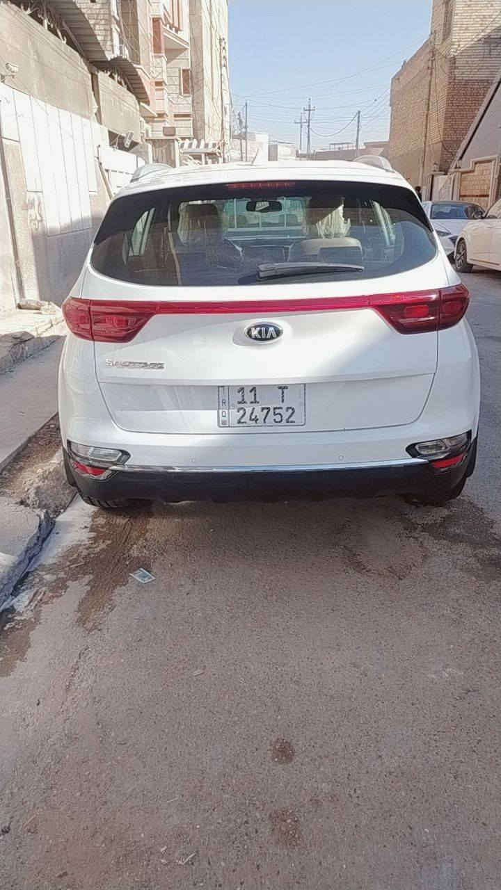 السلام عليكم
كيا سبورتج خليجي  موديل 2020

ماشية٩٣حقيقي
محرك ٢٠٠٠ دوش 
رقم بغداد تحويل ثاني
سايد بريك برجل
شاشة كبير
.داخل لونين حمصي واسود.
حساس امامي وخلفي.
خمسه ويل كب .
قطعتين تبريد 
كامرة خلفيه.
تحكم ستيرن
 . 
سيارة جاهزة من كل النواحي صدر تايرات
السعر١٩٣
الاستفسار ***********
العنوان بغداد ملاحظه المشر عليهن صبغ
