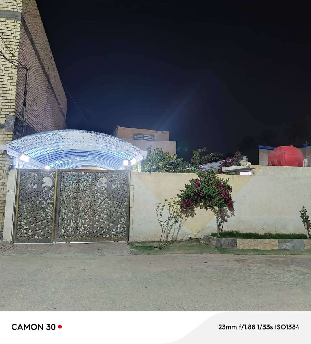 السلام عليكم
بيت للبيع  البوبيات كربلاء  نزله اسواق البرتقاله في
مجمع الخضراء مساحه 327م
تحت البناء 200م
ماء اساله قوي 
شارع عرضه 12 متر 
محولة وطنية خاصة للمجمع
مجاري رئيسيه 
حديقه 12 م
طارمه 14م
طارمه تحتوي على سقيفة كيسبان طول الطارمه
واجه10 نزال 37
يحتوي على 
2 غرف طابق ارضي 
3 غرف طابق ثاني  سويتات
سطح كبير 9م
شلال كبير
مطبخ كبير جدا 7.20*4
البيت بناء جديد 2021
سعر البيت 325 مليون 
بناء درجة أولى  
للتواصل والإعلانات *********** (واتساب ٢٤ساعه)  
بيع 🏠وشراء الدور السكنيه وقطع الأراضي#التجارية #الاستثمارية #كربلاء #عقارات_للبيع  
#مجمعات_سكنيه_كربلاء
