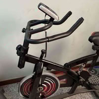 بايسكل رياضي ماركة اصلية يتحمل اوزان عالية ويحتوي على شاشة تحسب الوقت ...