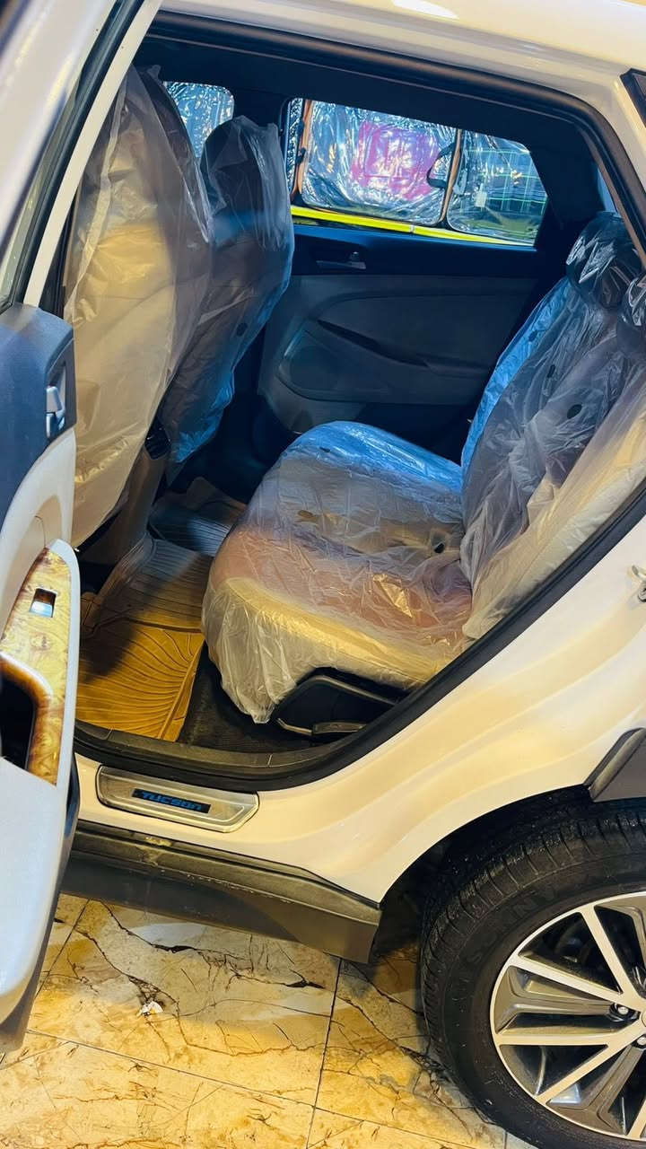 للبيع اومراوس بعالي احدث حسب القناعة
توكسان 2017 وارد خليجي
المحرك ٤ سلندر 2000 دوش
المواصفات
مري شفط مع نظام ترحيب
تبريد قطعتين
نظام سبورت وECO
السياره مكفوله عام بدون اضرار
رقم السياره بغداد
لون السياره ابيض
السياره بأسمي تحويل مباشر مشروع وطني
للتواصل ***********
