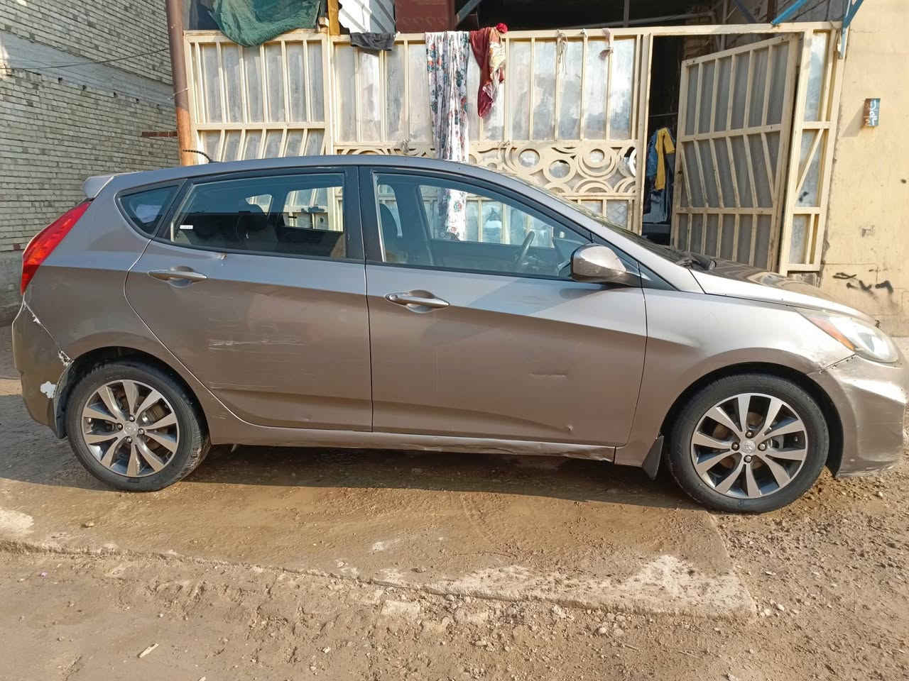 السلام عليكم اكسنت للبيع 13 وارد امريكي حادث جاملغ خلفي مكينه (كير عادي) صدر امامي خلفي جديد تخم تاير جديد باتري جديد اتصال ***********مكان السياره بغداد قرب جزيرة بغداد 
السعر 66مجال بسيط
