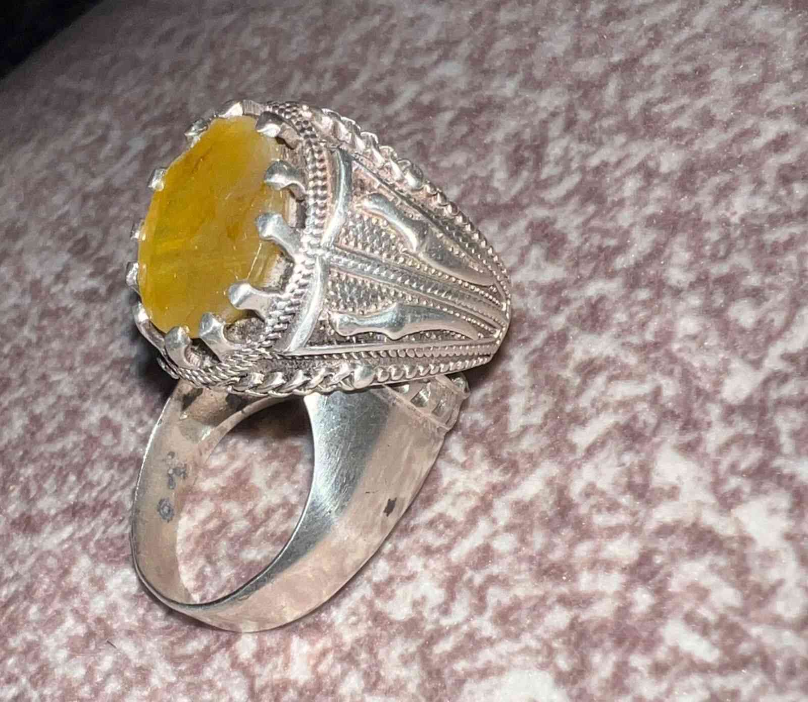 السلام عليكم 
محبسين فضه ٩٢٥ للبيع 
السعر ١٠٠ الف للمحبسين 
واذا عندك فضه مراوس تعال خاص


**إذا كنت صاحب هذا الإعلان وتريد حذفه لأي سبب، رجاءا أرسل رسالة إلى الدعم الفني**