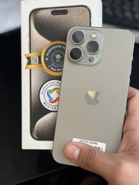 آيفون ١٥ برو ماكس • ٢٥٦ • نقطة بالشاشة